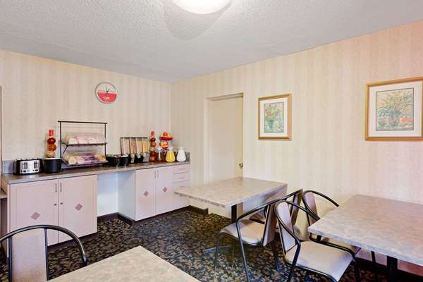 Ramada Limited Calgary Northwest | 2363 Banff Trail NW, Calgary, AB T2M 4L2, Canada | Phone: (403) 289-5571