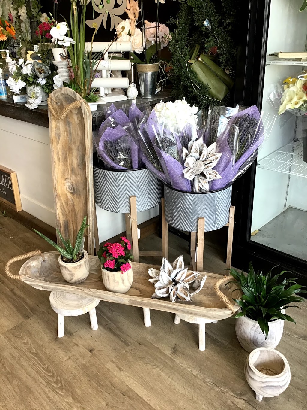 Bellas and Blooms | 440 Niagara St, Welland, ON L3C 1L5, Canada | Phone: (289) 820-6077