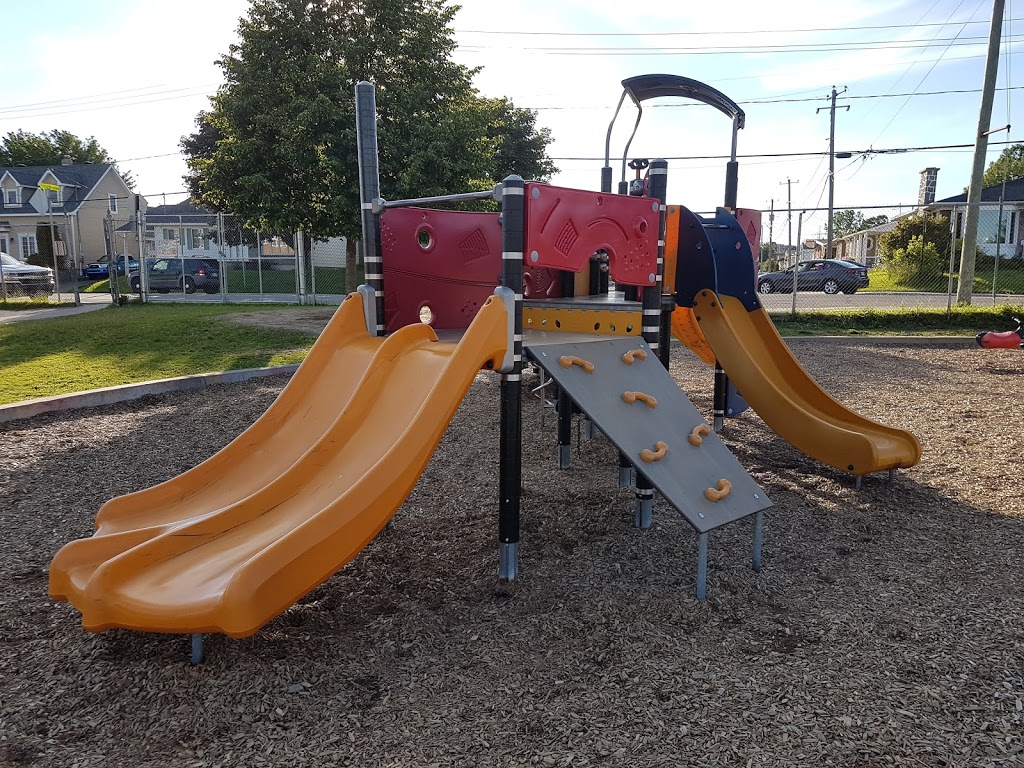 Parc-école Sainte-Thérèse-de-lEnfant-Jésus | 700 9e Rue, Saint-Jérôme, QC J7Z 2Z5, Canada | Phone: (450) 438-8828