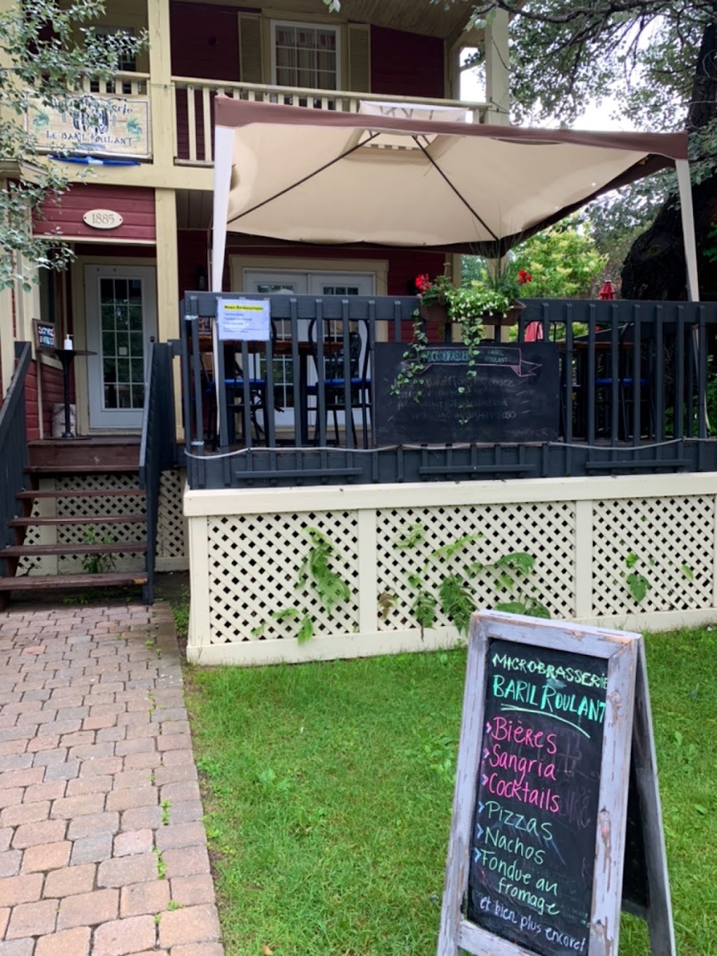 Pub Mont-Tremblant - Microbrasserie Baril Roulant | 1885 Chem. du Village, Mont-Tremblant, QC J8E 1K2, Canada | Phone: (888) 540-4840