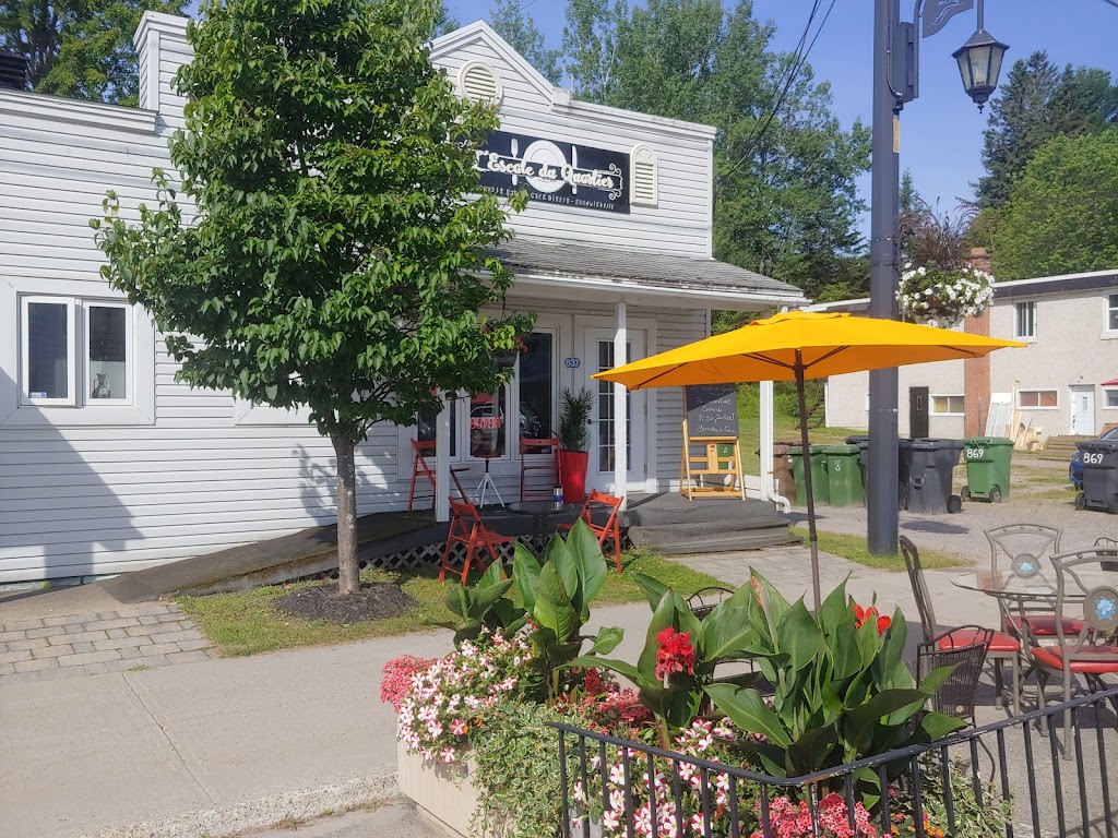 Resto LEscale du Quartier | 837 Rue LAnnonciation N, Rivière-Rouge, QC J0T 1T0, Canada | Phone: (873) 564-8528