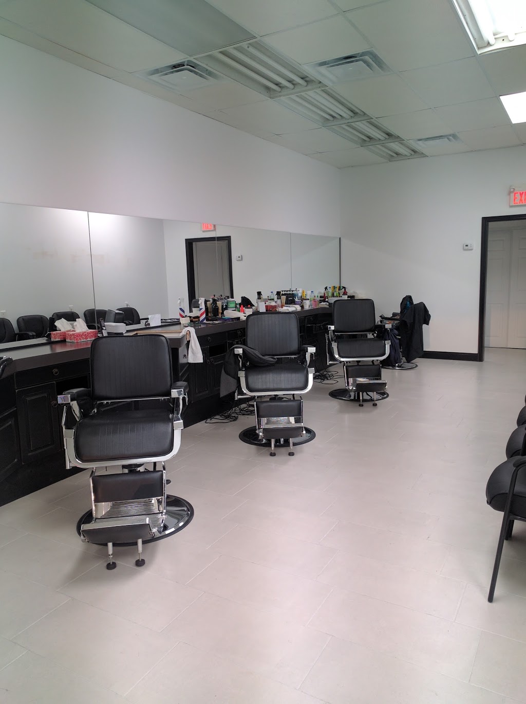 Barbier Belmont, Kirkland, West Island | 110 Rue du Barry, Kirkland, QC H9H 4P8, Canada | Phone: (514) 426-6565