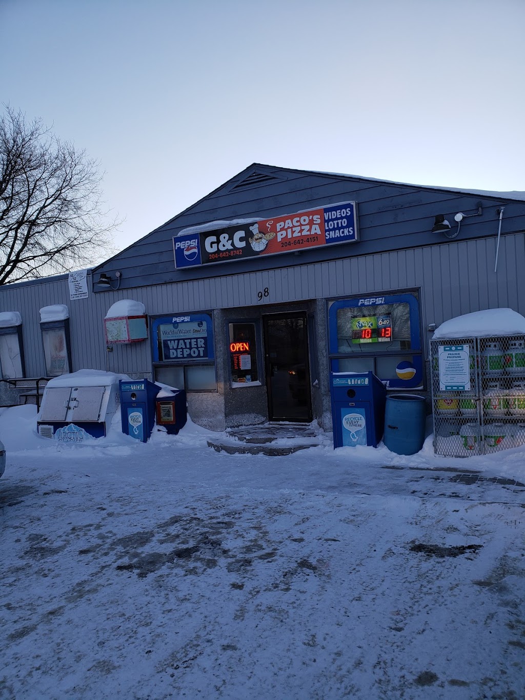 G & C / Pacos Pizza & Chicken | 98 3 Ave, Gimli, MB R0C 1B0, Canada | Phone: (204) 642-8742