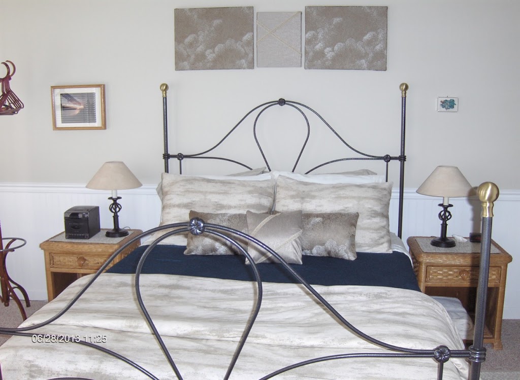 Beach House Salt Spring Bed & Breakfast | 369 Isabella Point Rd, Salt Spring Island, BC V8K 1V4, Canada | Phone: (888) 653-6334
