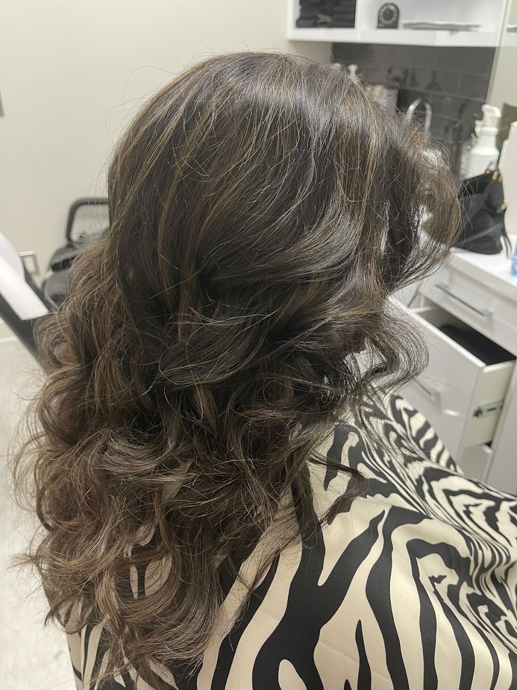 Sleek Studio- (APPOINTMENT ONLY) Professional Hair Salon | hair care | 2575 Dundas St W, Mississauga, ON L5K 2M6, Canada | 6479891046 OR +1 647-989-1046