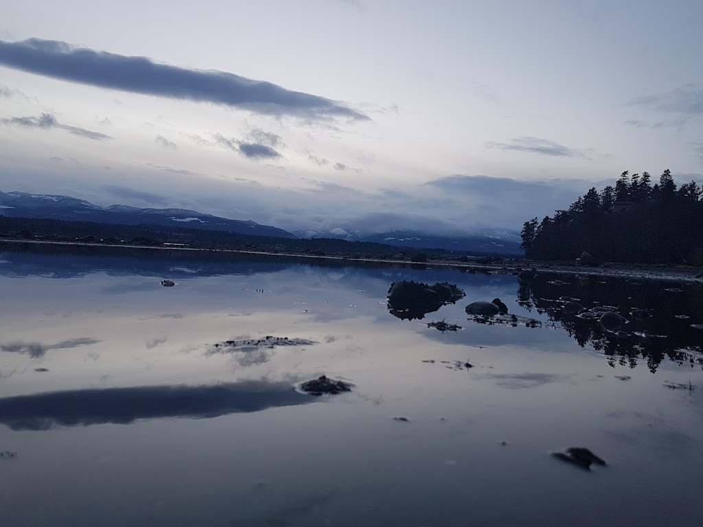 Pioneer Memorial Park | 152 Manor Dr, Comox, BC V9M 1C7, Canada | Phone: (250) 339-2202
