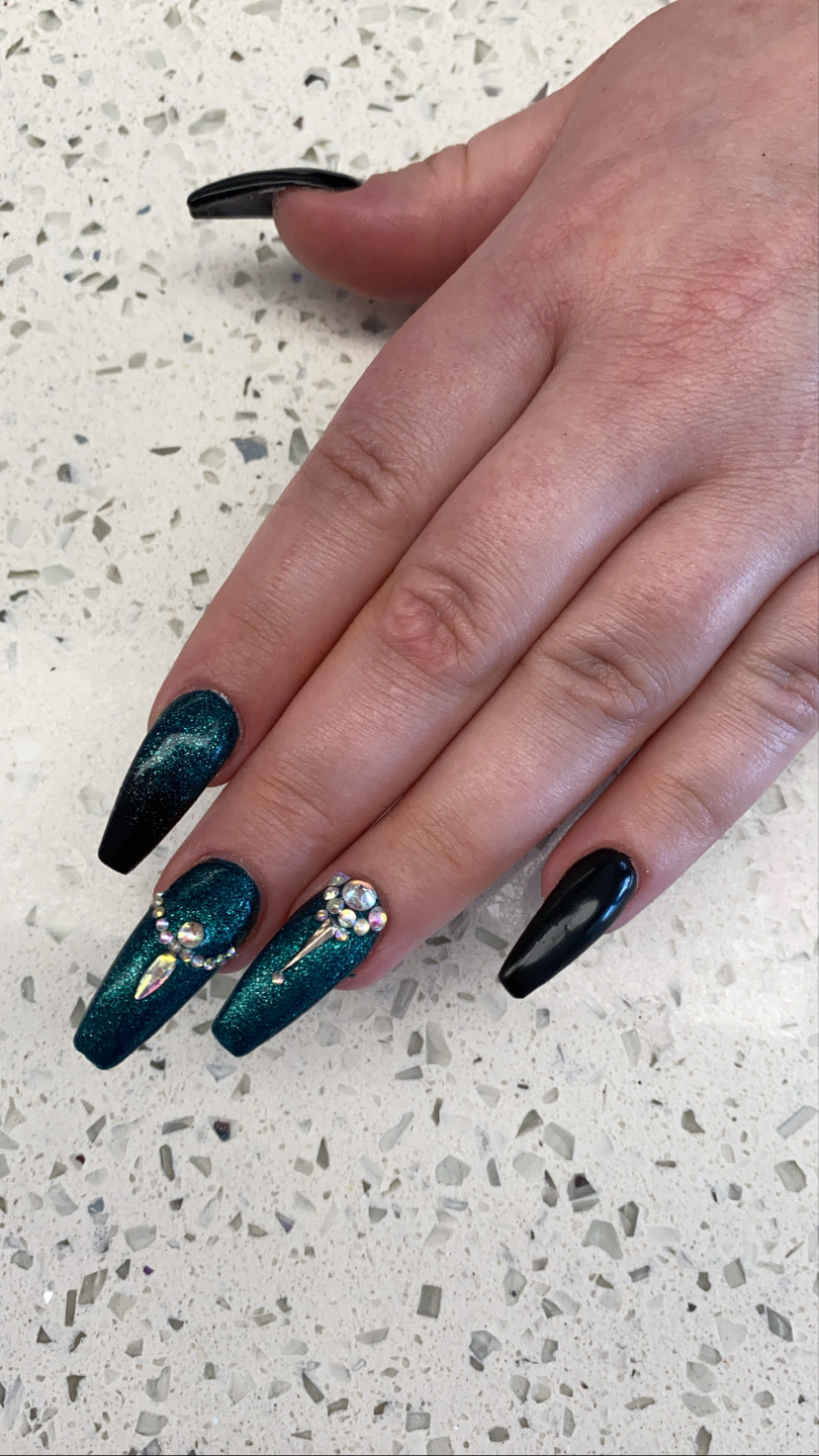 LV Nails & Spa | 300 Merganser Dr W, Chestermere, AB T1X 1L6, Canada | Phone: (403) 452-2638