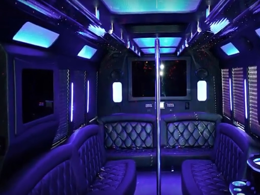Party Bus Toronto | 60 St Clair Ave E #719, Toronto, ON M4T 1N5, Canada | Phone: (647) 696-0418