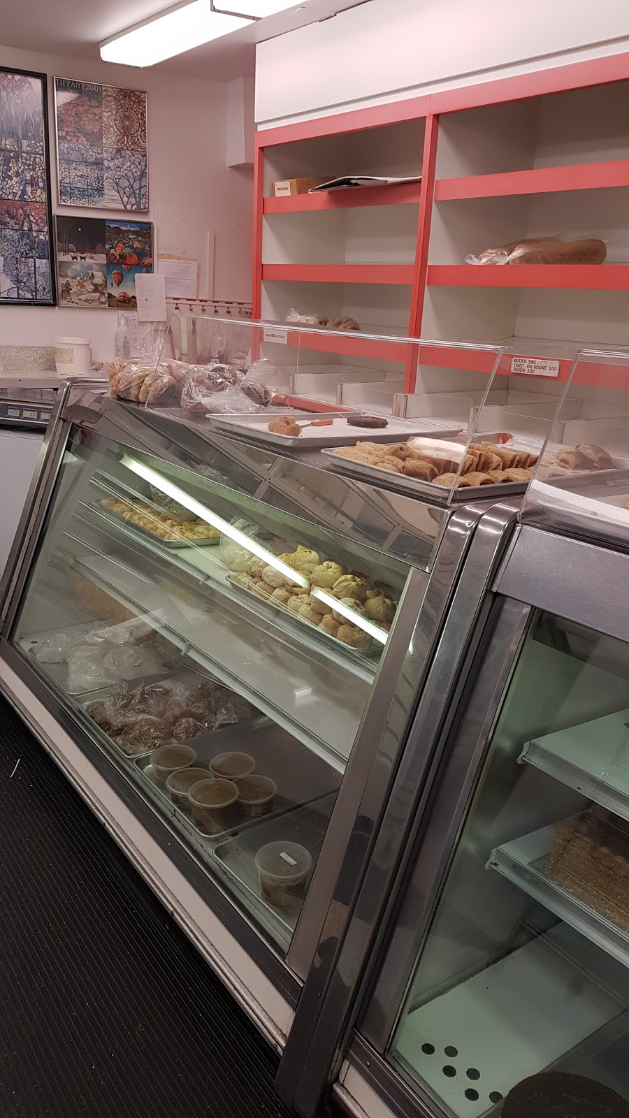 Pâtisserie Chomedey Première Qualité | 4627 Boulevard Samson, Laval, QC H7W 2H5, Canada | Phone: (450) 688-2717