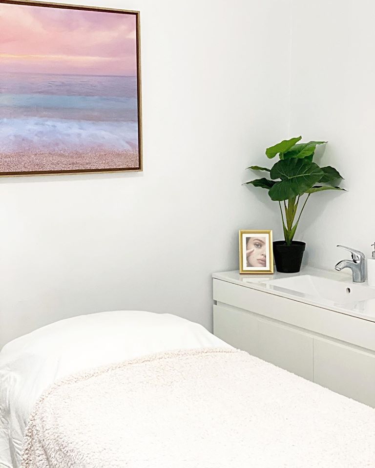 Salon Důvěra | 119 Boul Henri-Bourassa E, Montréal, QC H3L 1B6, Canada | Phone: (514) 382-2381