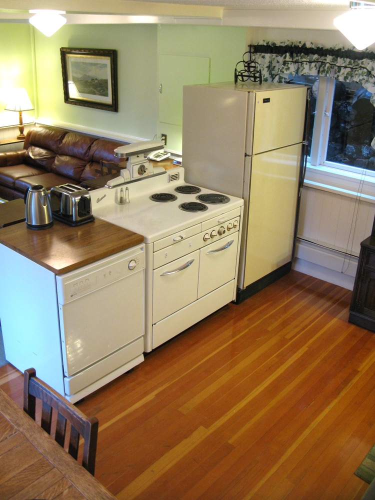 Grandmanor Guesthouse | 1617 Grand Blvd W, North Vancouver, BC V7L 3Y2, Canada | Phone: (604) 988-6082