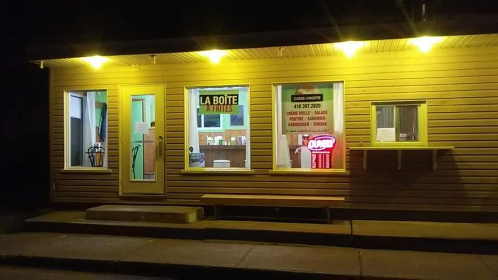 Casse-Croute Wallace | 683 Avenue du Palais, Saint-Joseph-de-Beauce, QC G0S 2V0, Canada | Phone: (418) 397-2820