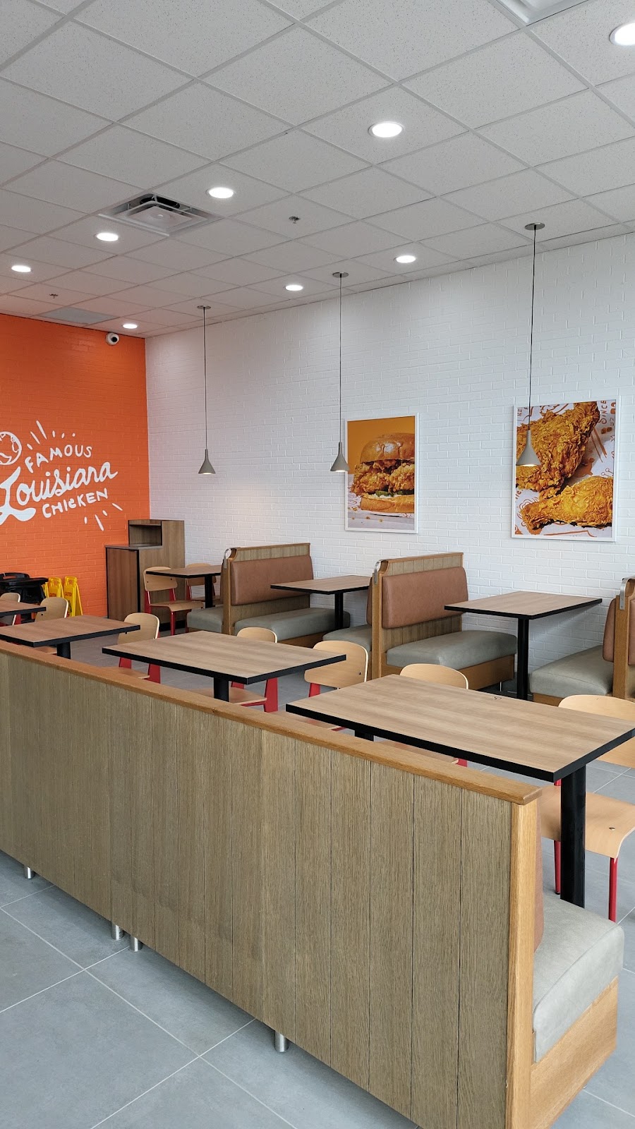 Popeyes Louisiana Kitchen | 160 Hwy 20 E, Fonthill, ON L0S 1E5, Canada | Phone: (905) 892-2223