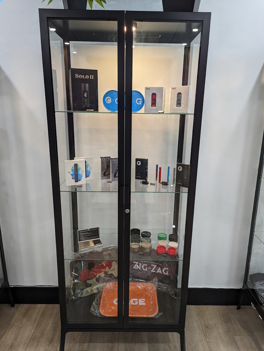 Burlington Cannabis | 2025 Upper Middle Rd Unit 24, Burlington, ON L7P 4K1, Canada | Phone: (905) 332-0420