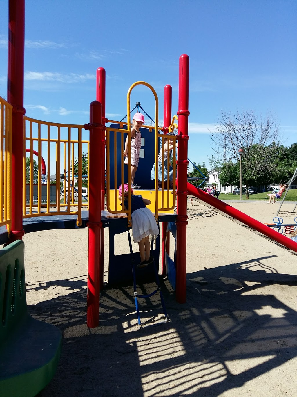 Parc Henri-Dunant | Boulevard du Mont-Royal, Gatineau, QC J8V 2N4, Canada | Phone: (866) 299-2002