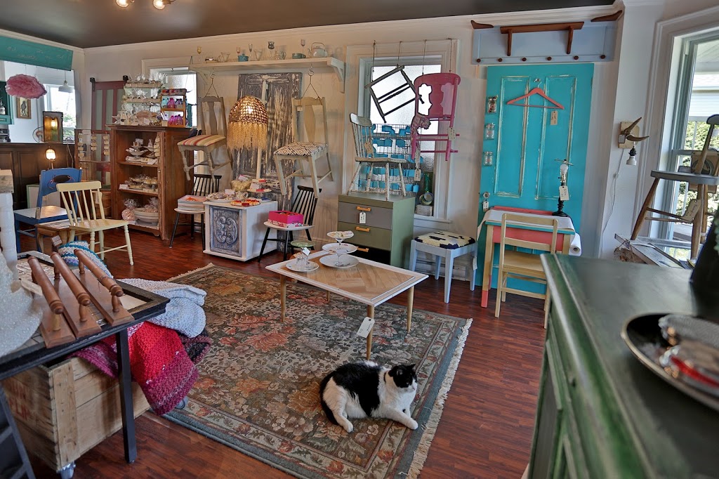 Boutique Les Créations de Bonnie | 394 Rue Saint-Jacques S, Coaticook, QC J1A 2N9, Canada | Phone: (819) 580-9117