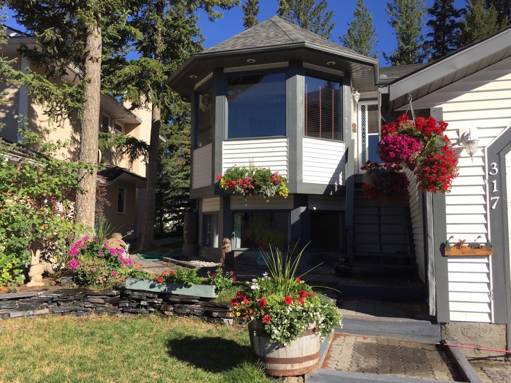 B&B Monarch | 317 Canyon Close, Canmore, AB T1W 1H4, Canada | Phone: (403) 678-0500