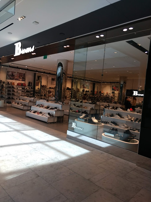 Browns | Halifax Shopping Centre, 7001 Mumford Rd unit 106-107, Halifax, NS B3L 2H8, Canada | Phone: (902) 454-7605
