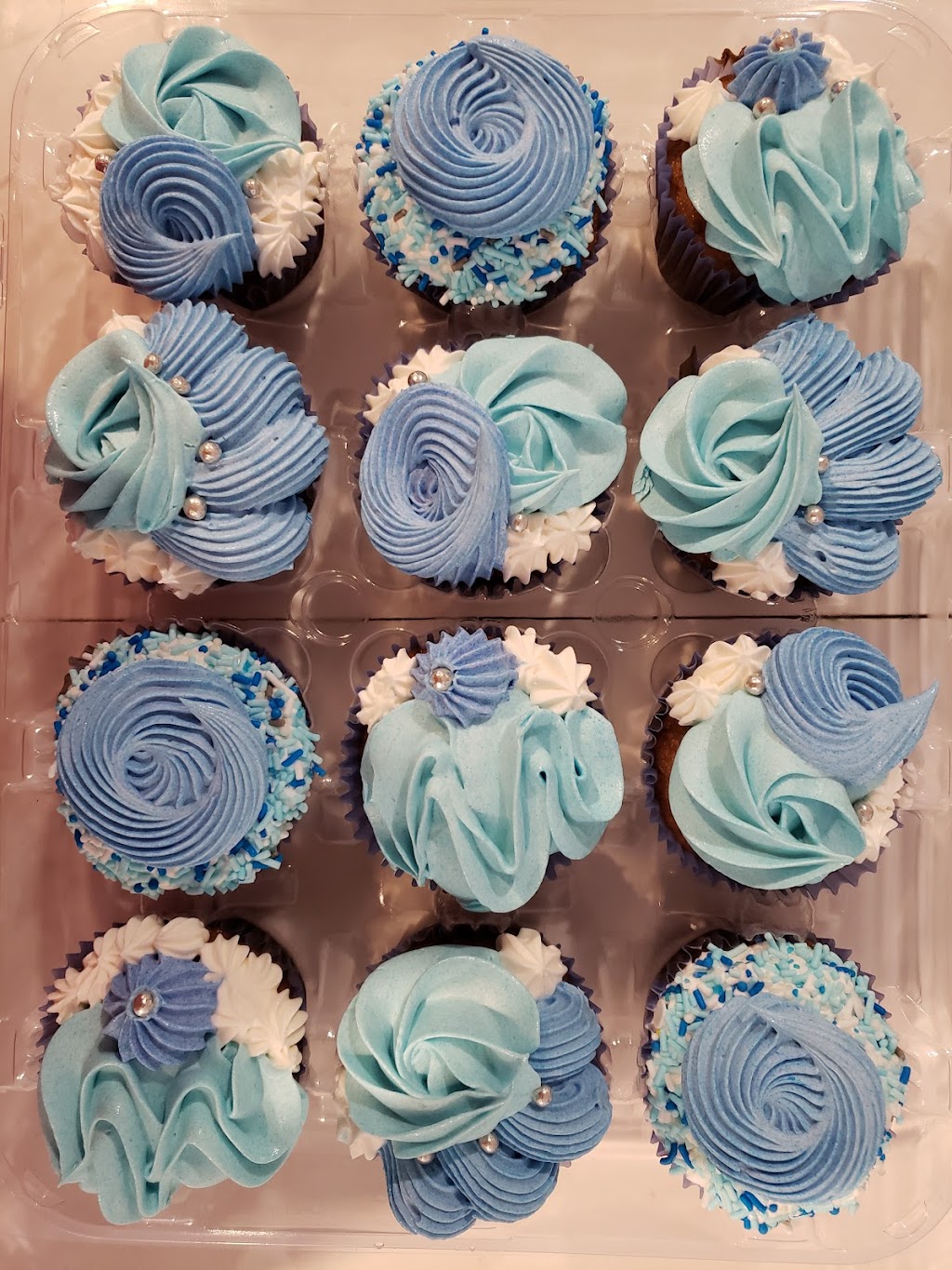 Vals Cupcakery | 1067 Ambercrest St, Gloucester, ON K1J 1G3, Canada | Phone: (613) 315-9656