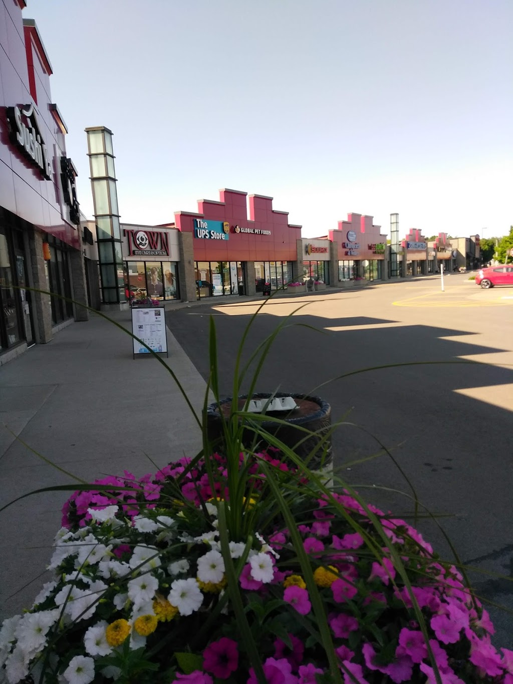 Waterdown Shopping Centre | 255 Dundas St E, Waterdown, ON L0R 2H6, Canada