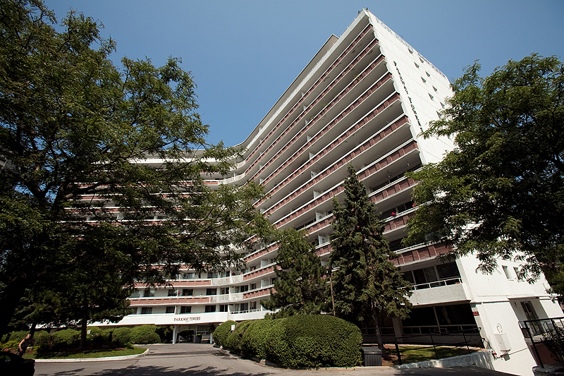 Parkway Towers | 1071 Ambleside Dr, Ottawa, ON K2B 6V4, Canada | Phone: (613) 688-2222