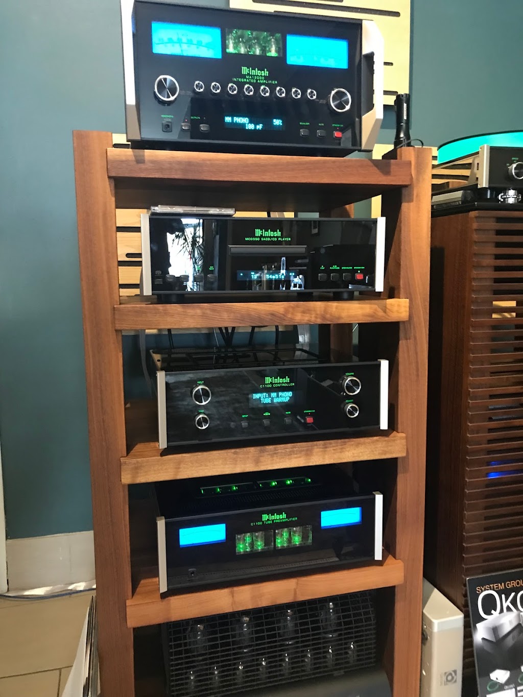Executive Stereo | 2076 Avenue Rd, North York, ON M5M 4A6, Canada | Phone: (416) 927-1400