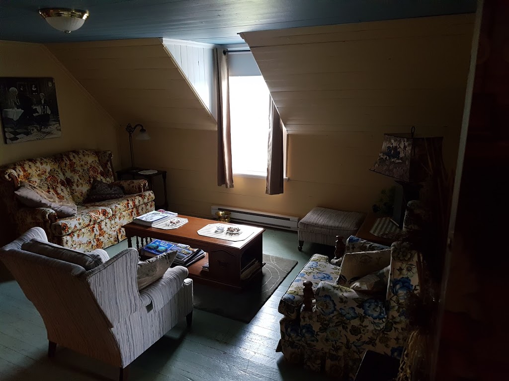Auberge Le Saint-Leon | 999 Chemin de Piopolis, Val-Racine, QC G0Y 1E1, Canada | Phone: (819) 657-1037