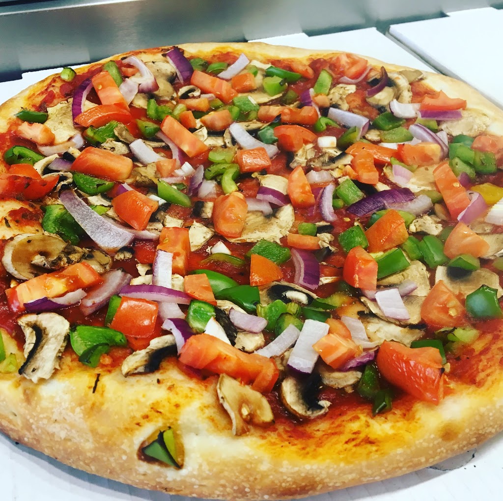 Lees Greek & Pizza | 180 Lees Ave #106, Ottawa, ON K1S 5J6, Canada | Phone: (613) 569-6969