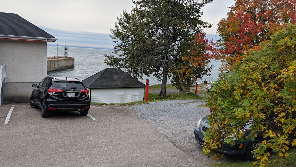 Restaurant sur Mer | 103 Rue du Quai, Saint-Siméon, QC G0T 1X0, Canada | Phone: (418) 638-2674