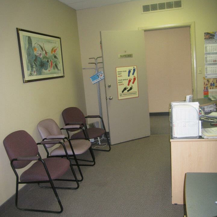 Applewood Chiropractic & Massage Clinic | 1077 N Service Rd #203, Mississauga, ON L4Y 1A6, Canada | Phone: (905) 803-8838