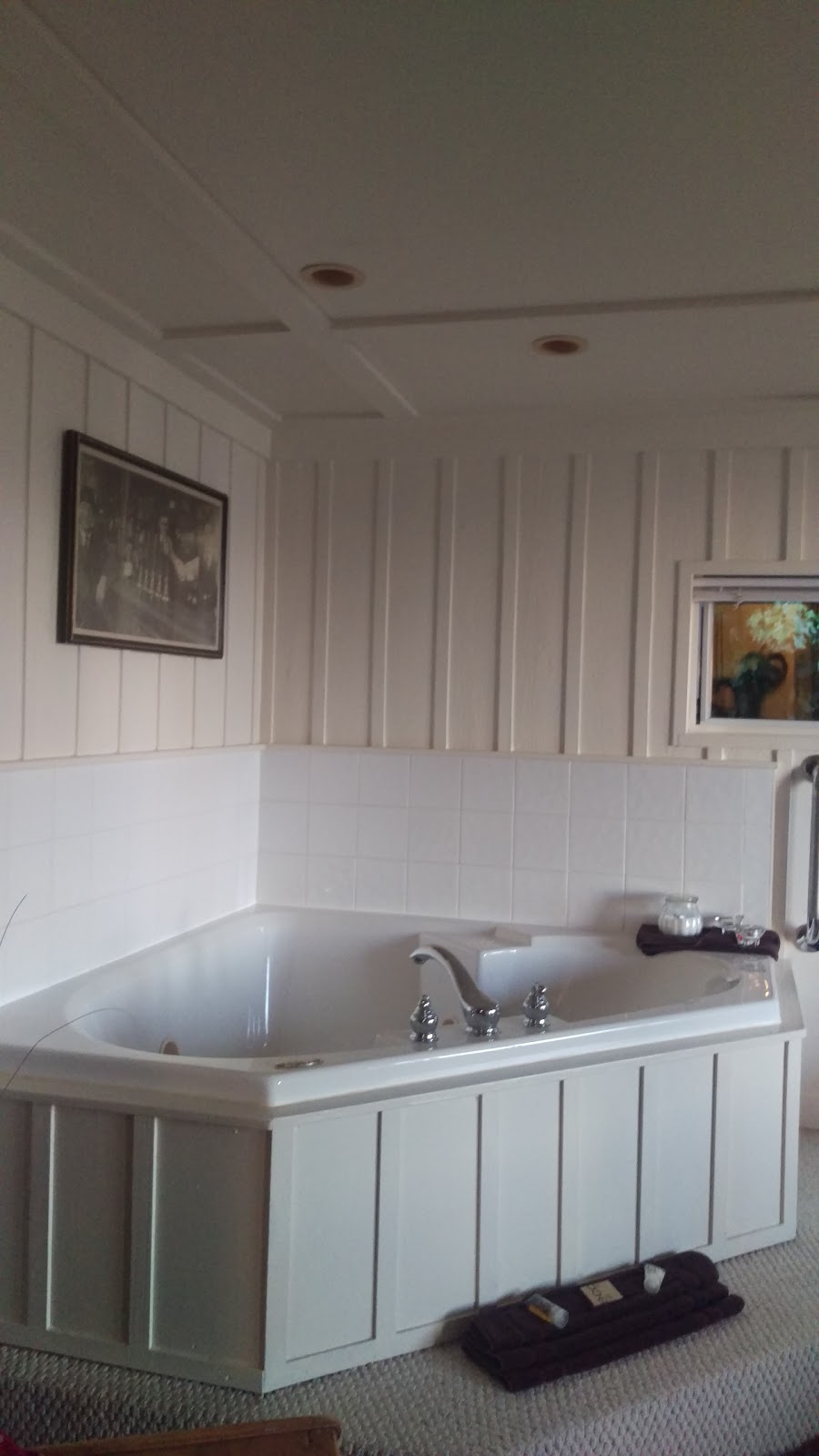 Quarrystone House Bed and Breakfast | 1340 Sunset Dr, Salt Spring Island, BC V8K 1E2, Canada | Phone: (250) 537-5980