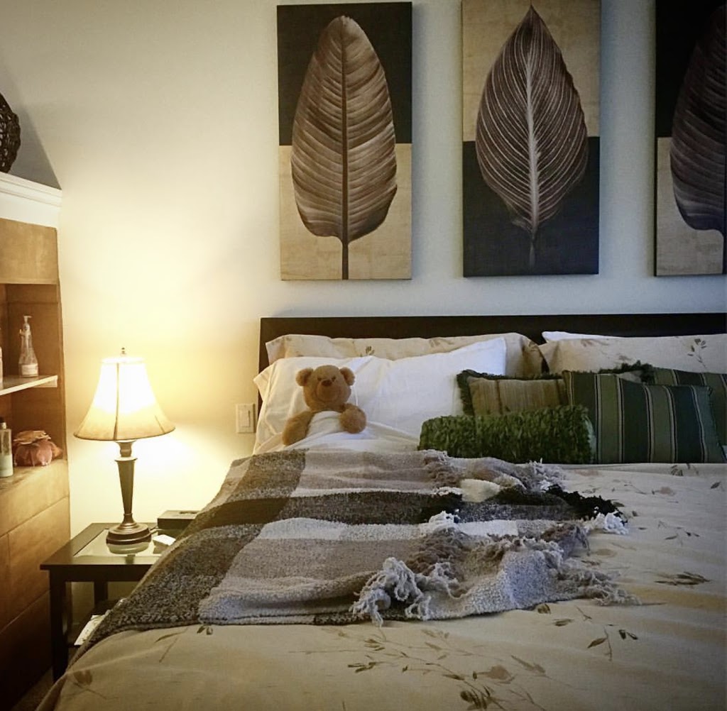 Along River Ridge Bed and Breakfast | 1919 52 St NW, Calgary, AB T3B 1C3, Canada | Phone: (403) 247-1330