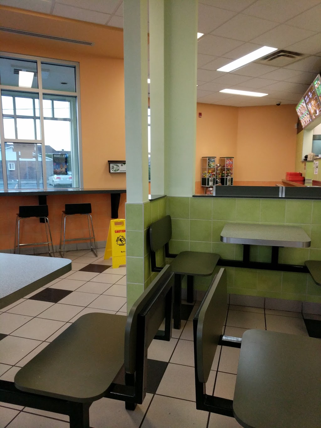 Restaurant Lafleur | 5414 Boulevard Hébert, Salaberry-de-Valleyfield, QC J6S 6A4, Canada | Phone: (450) 656-0005