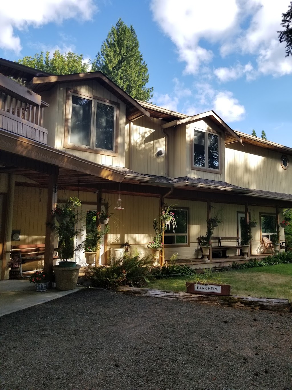 Cedar Wood Lodge Bed & Breakfast Inn & Conference Center | 5895 River Rd, Port Alberni, BC V9Y 6Z5, Canada | Phone: (250) 724-6800
