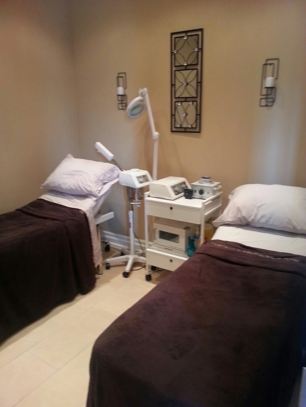 Vixen Nails • Salon • Spa | Mississauga | 8, 4188 Living Arts Dr, Mississauga, ON L5B 0H7, Canada | Phone: (905) 232-1580