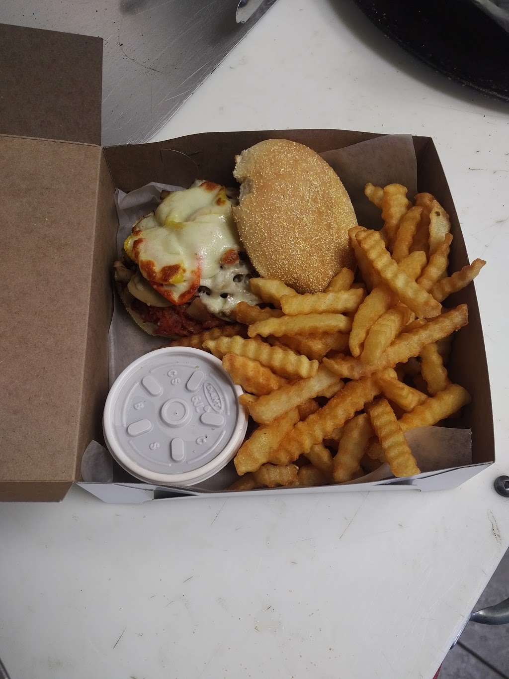 Bulls Eye Pizza East | 214 Lauzon Rd, Windsor, ON N8S 3L6, Canada | Phone: (519) 944-1221