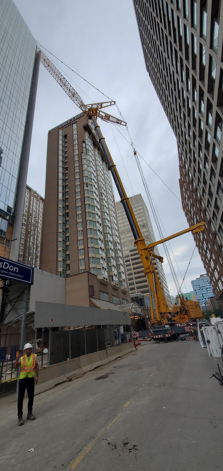 Complete Hoisting Crane Erectors Ltd. | 6896 Darcel Ave, Mississauga, ON L4T 2W5, Canada | Phone: (905) 956-5438