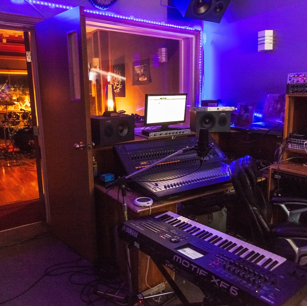 Studio 11 | 49 Henderson Hwy, Winnipeg, MB R2L 1K9, Canada | Phone: (204) 663-0013
