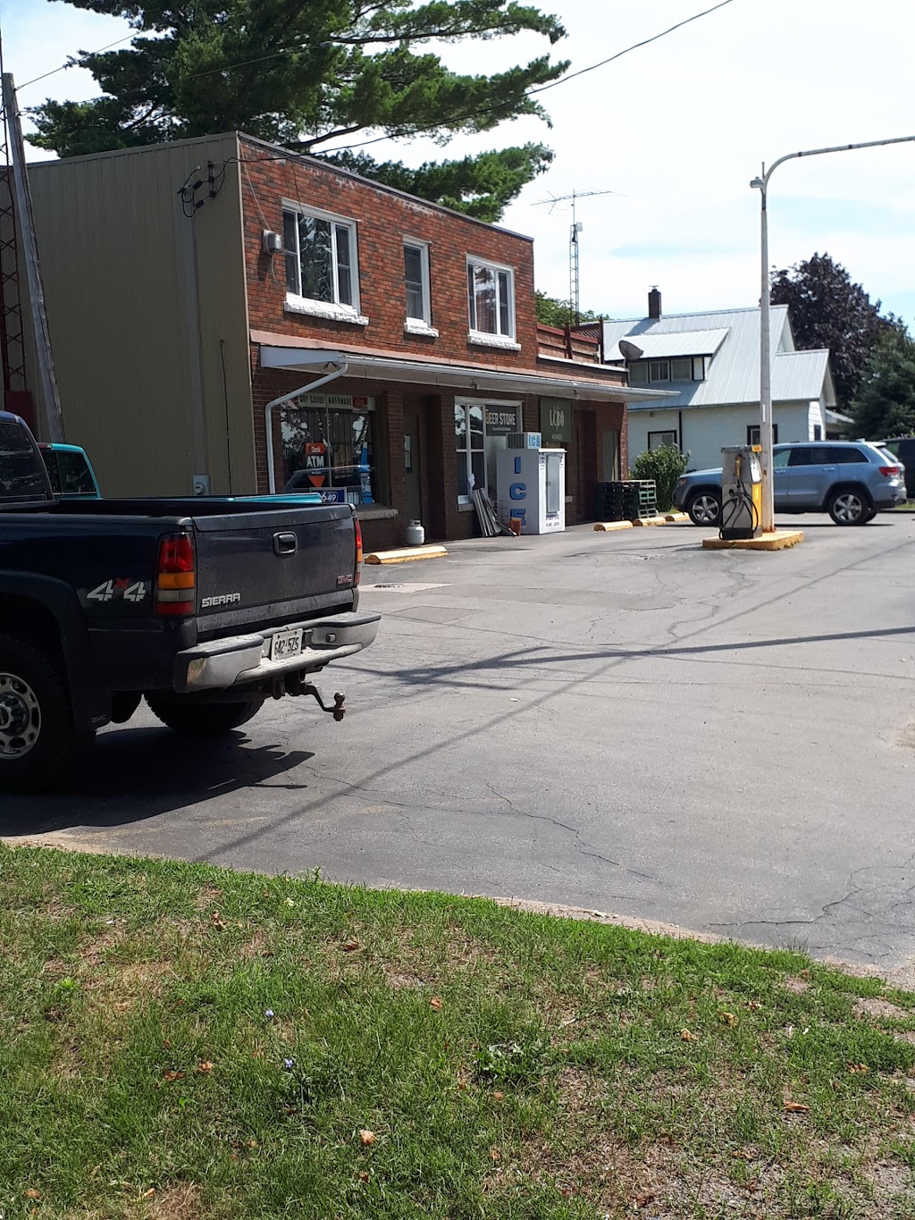 Cultus General Store | 704 Concession Rd 6 Enr, Clear Creek, ON N0E 1C0, Canada | Phone: (519) 875-1173