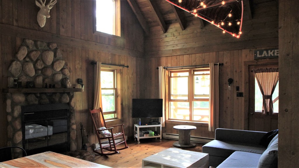 Chalet Petit Ours Noir | 7059 rue du pionnier, Wentworth-Nord, QC J0T 1Y0, Canada | Phone: (514) 616-0603