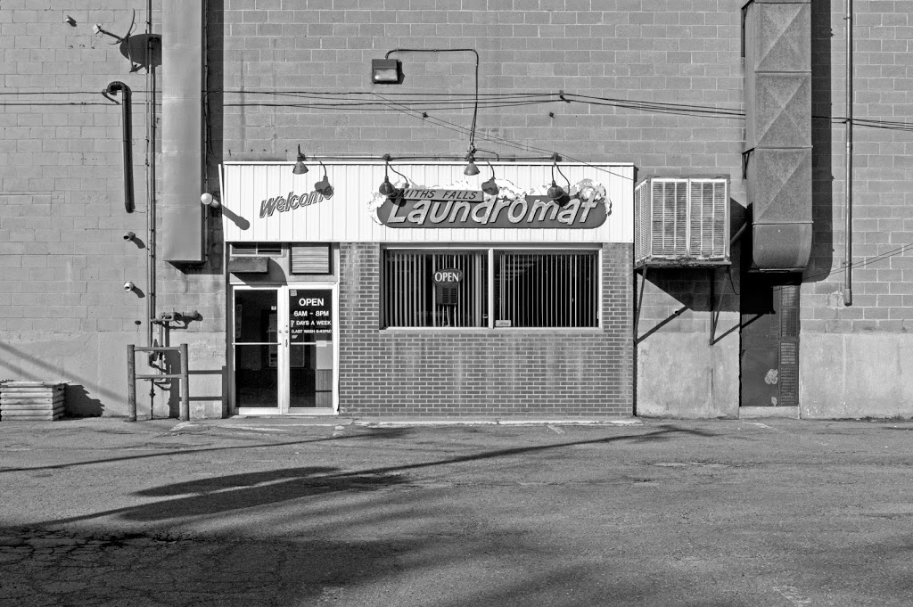 Smiths Falls Laundromat | 39 Chambers St, Smiths Falls, ON K7A 2Y3, Canada | Phone: (613) 283-0707