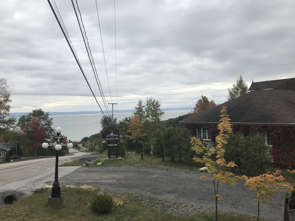 Auberge la côté dor | 348 Rue Principale, Petite-Rivière-Saint-François, QC G0A 2L0, Canada | Phone: (418) 632-5520