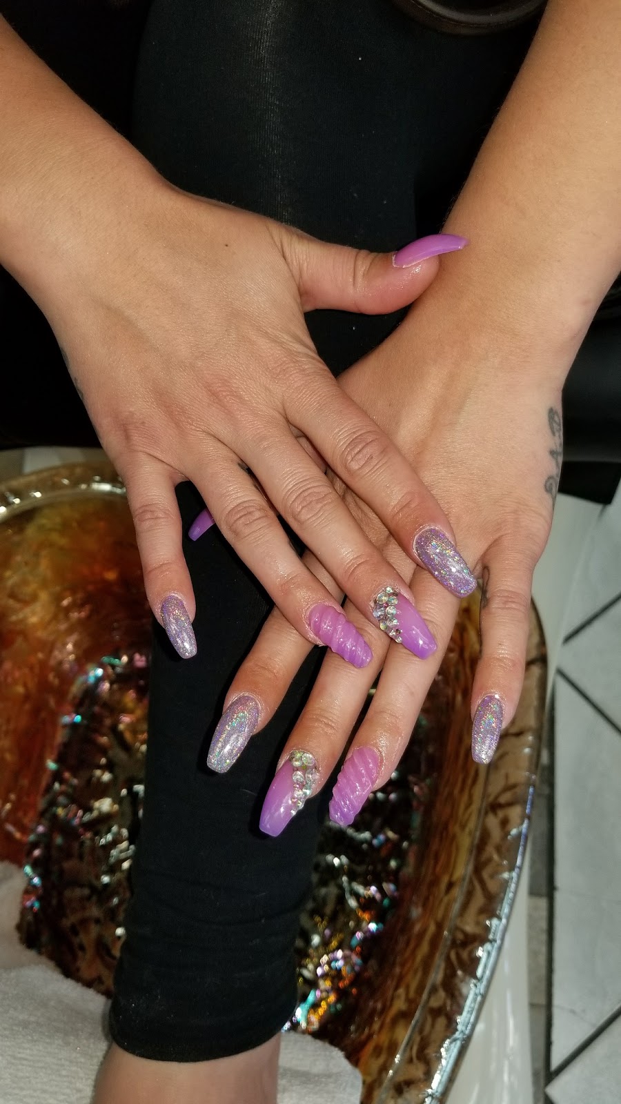 Hollywood Nails & Waxing | 4648 Yonge St, North York, ON M2N 5M1, Canada | Phone: (416) 223-1234