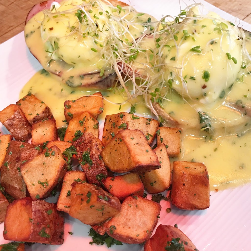Chelsea Bistro 827 | 168 Chemin Old Chelsea, Chelsea, QC J9B 1J3, Canada | Phone: (819) 827-9118