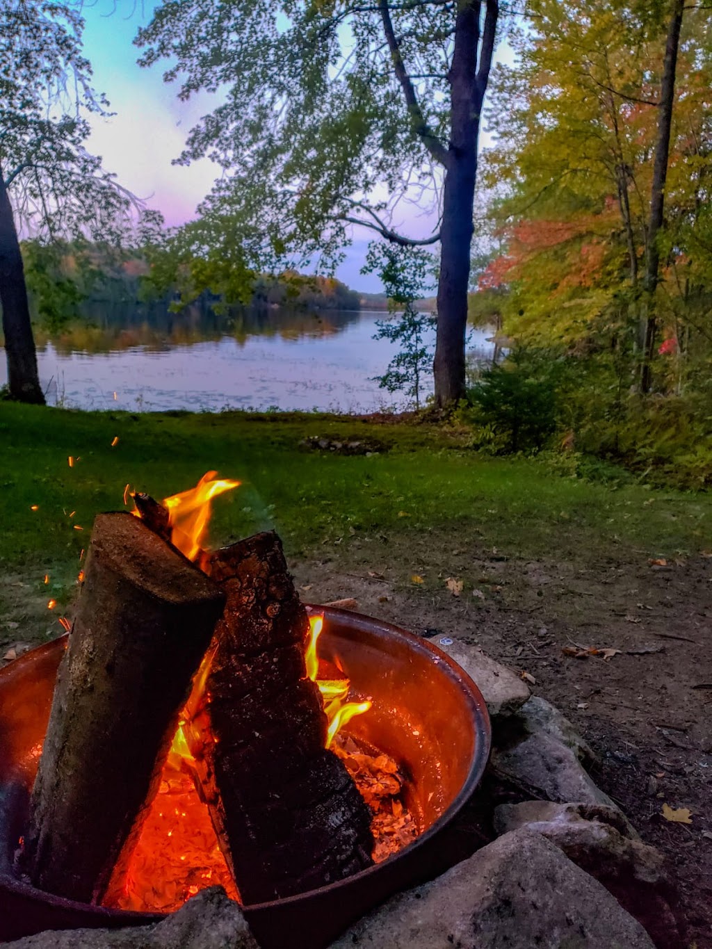 Sunflower Lakehouse | 1015 Sunflower Ln, Arden, ON K0H 1B0, Canada | Phone: (613) 200-7967
