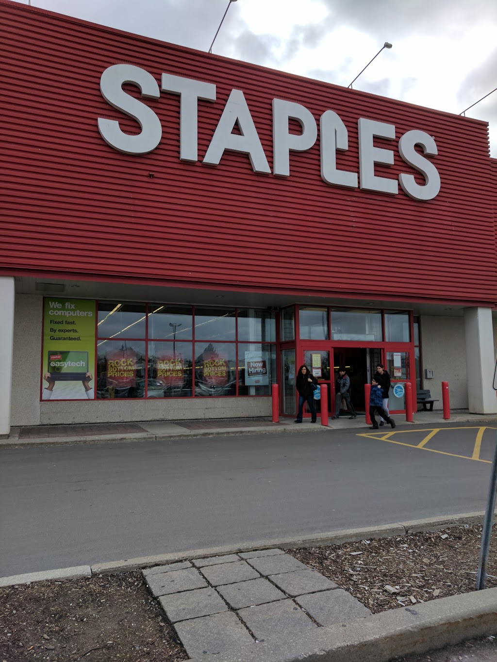 Staples Winston Churchill | 2460 Winston Churchill Blvd, Oakville, ON L6H 6J5, Canada | Phone: (905) 829-1960