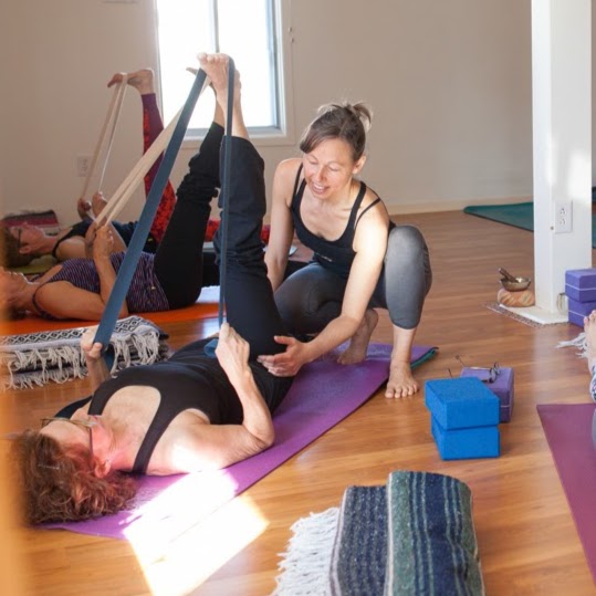 Sun&Moon Yoga | 457 A, Chemin Bord-du-Lac, Dorval, QC H9S 2A9, Canada | Phone: (514) 839-6315