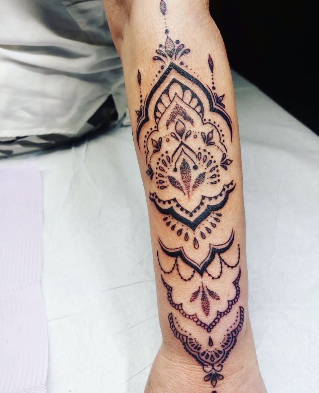 Rising Kings Tatouages, percages et barbiers | 54 Rue Charlotte, Sorel-Tracy, QC J3P 1G3, Canada | Phone: (579) 363-1313