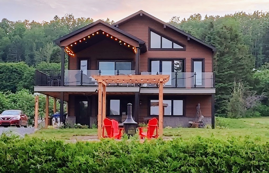 Ô Roy des Marées | 34 Rue du Parc, Trois-Pistoles, QC G0L 4K0, Canada | Phone: (819) 348-1454