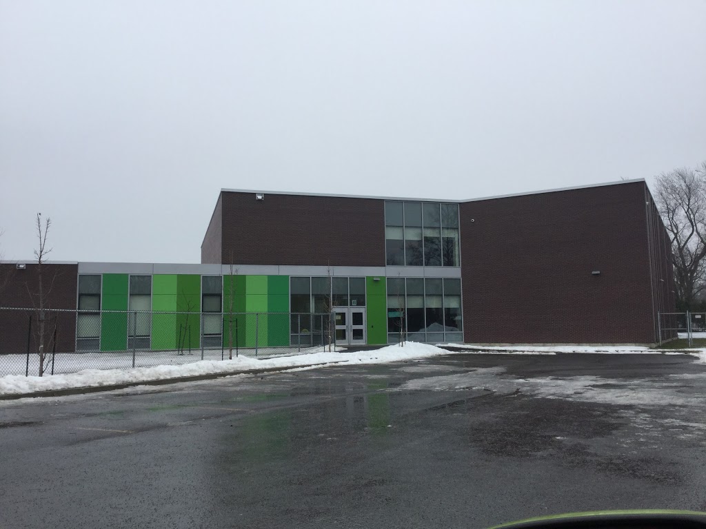 Primary School Des Grands-Êtres | 1150 Rue Deguire, Saint-Laurent, QC H4L 1M2, Canada | Phone: (514) 748-4663